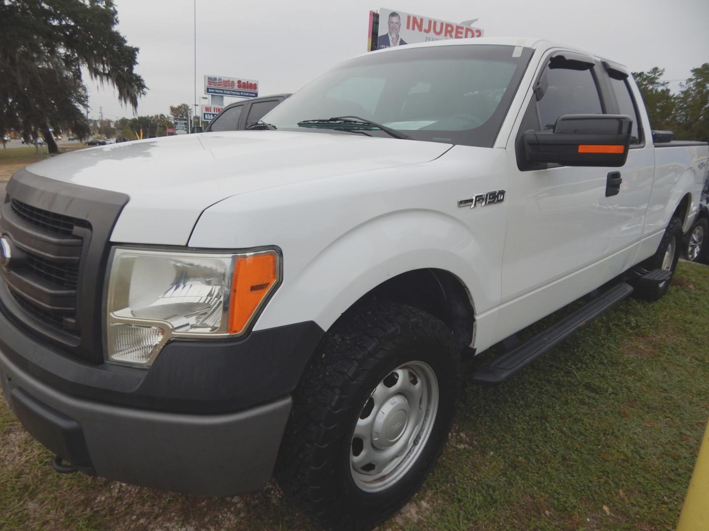 2013 White /Gray Ford F-150 FX4 SuperCab 6.5-ft. Bed 4WD (1FTEX1EM6DF) with an 3.7L V6 DOHC 24V engine, 6-Speed Automatic transmission, located at 3120 W Tennessee St, Tallahassee, FL, 32304-1002, (850) 575-6702, 30.458841, -84.349648 - Used Car Supermarket is proud to present you with this loaded immaculate 2013 Ford F150 XL Supercab 4x4 with low miles. Used Car Supermarket prides itself in offering you the finest pre-owned vehicle in Tallahassee. Used Car Supermarket has been locally family owned and operated for over 48 years. O - Photo#0